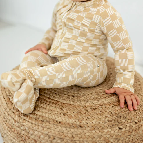 Checkered Lines Zip Sleeper